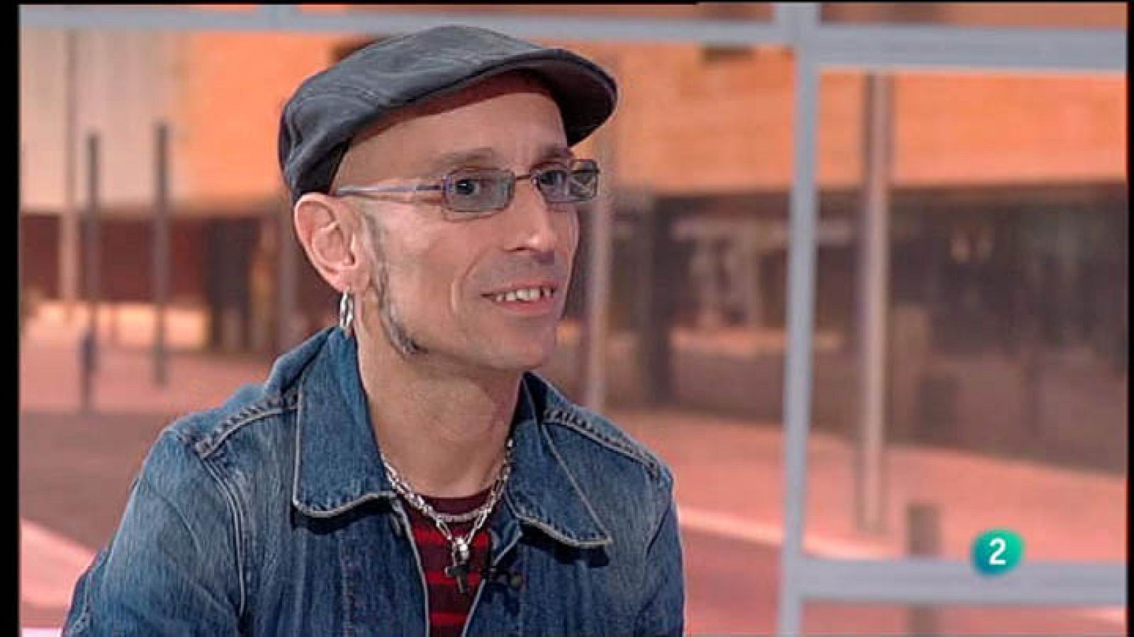 Para Todos La 2 -  Entrevista a Fito Cabrales, "Huyendo conmigo de mí"