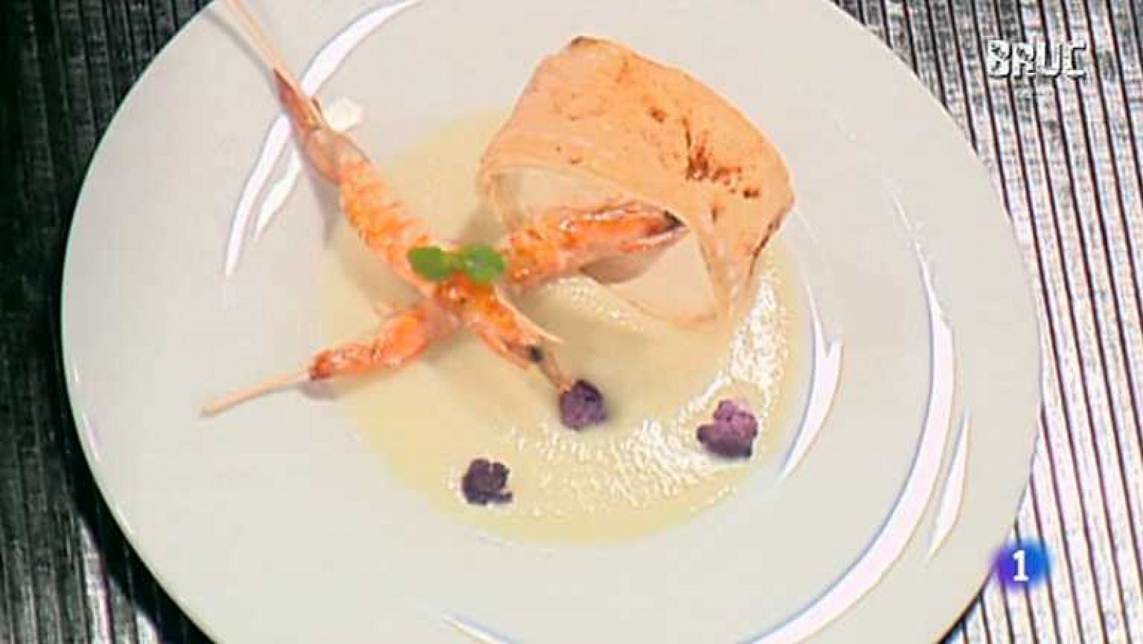 Cocina con Sergio - Crema de coliflor con pasta filo y langostinos