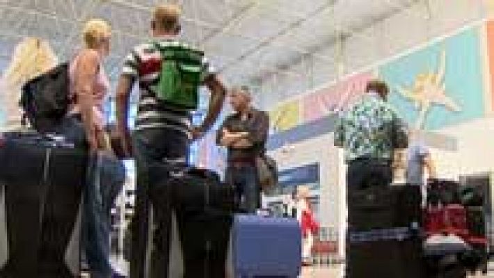 Telediario 1 - Residentes insulares no tienen que mostrar padrón al viajar