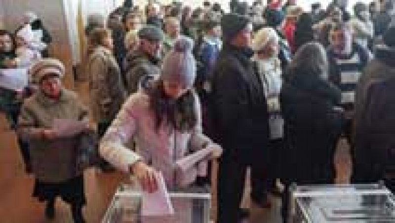 Se celebran elecciones legislativas en el este de Ucrania