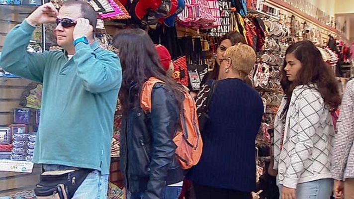 Telediario 1 - Se ha retrasado la campaña de Navidad según el comercio