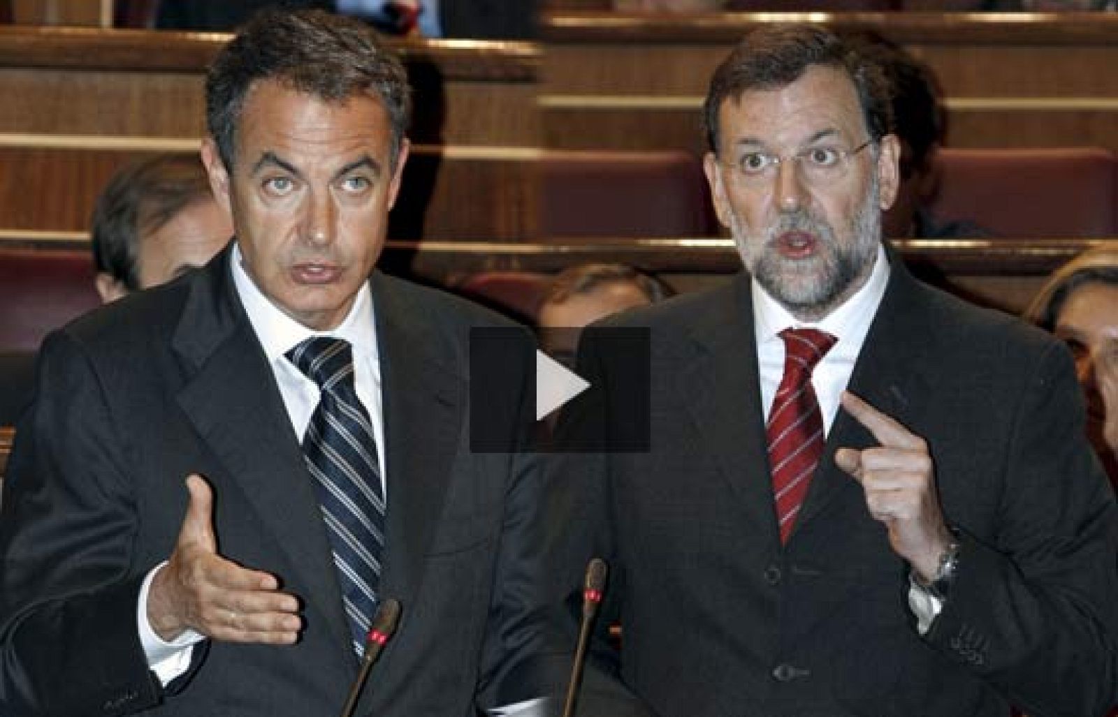 El presidente del Gobierno reconoce ante una pregunta de Rajoy, en sesión de control, que las medidas contra la crisis alivian pero no solucionan los problemas de las familias y las empresas