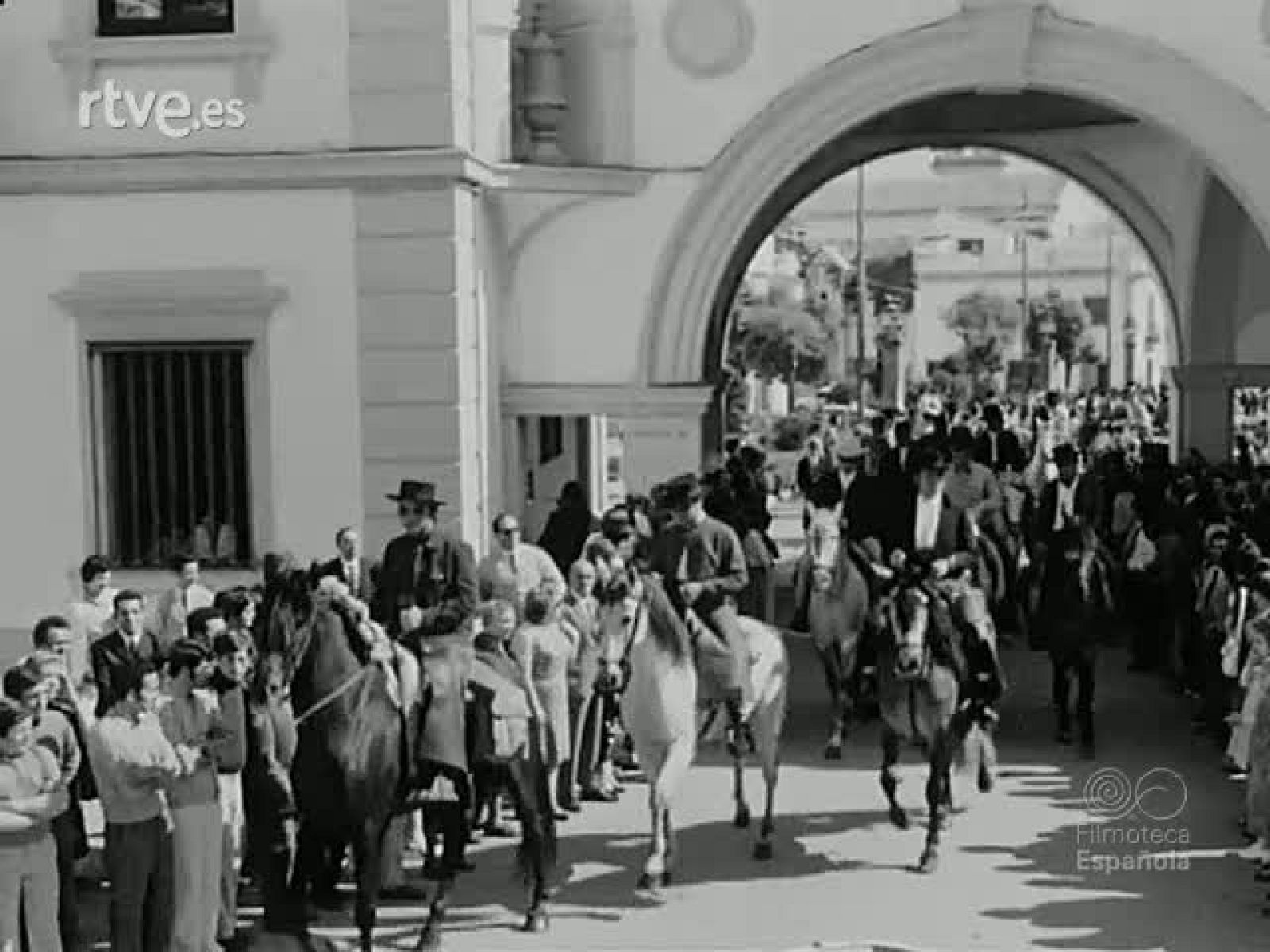 GUARDIA CIVIL: ACTOS CELEBRADOS EN EL SANTUARIO DE SANTA MARIA DE LA CABEZA EN ANDUJAR (JAEN) - Documentales Blanco y Negro | Ver