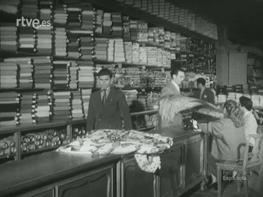 Documentales Blanco y Negro - DE LA MADERA AL VESTIDO