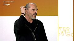 Miguel Bosé y la fan que casi le arranca la oreja