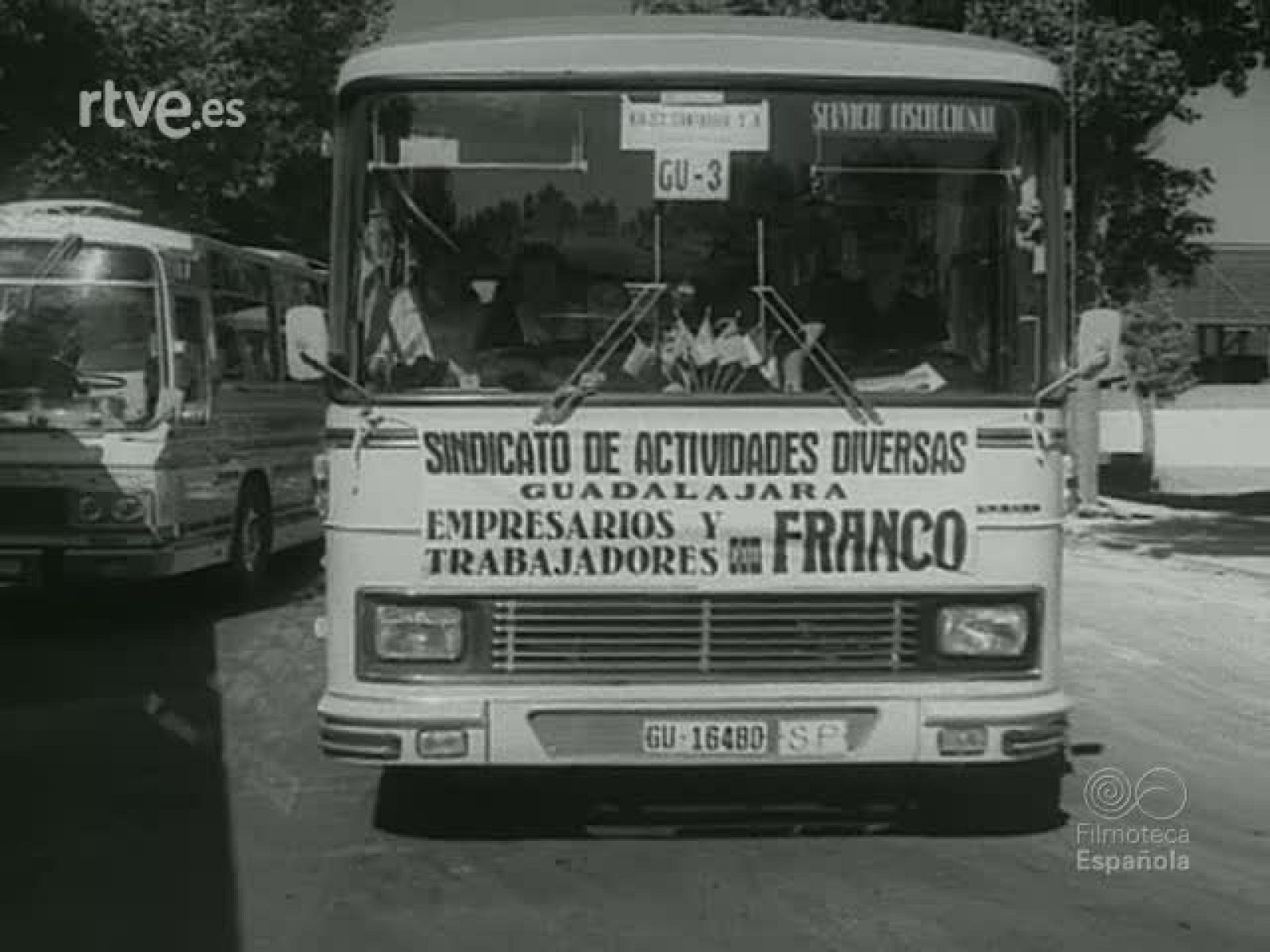 HOMENAJE SINDICAL A FRANCO Y AL PRINCIPE DE ESPAÑA - Documentales Blanco y Negro | Ver