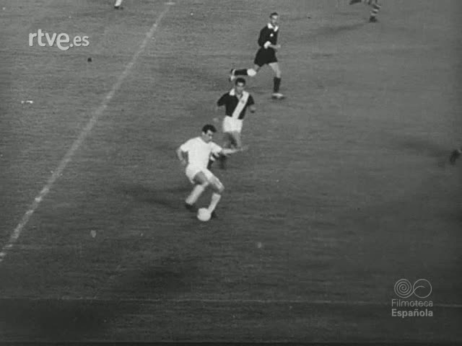 FUTBOL VASCO DE GAMA - REAL MADRID - Documentales Blanco y Negro | Ver