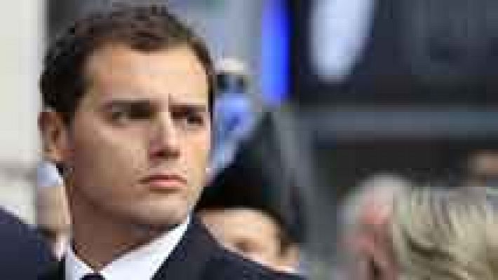 Telediario 1 - PSC, PP y Ciutadans piden que Mas respete al Constitucional