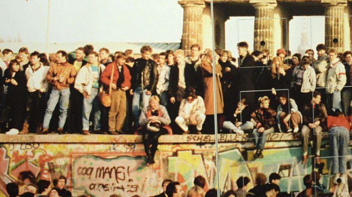 Telediario 1 - El papel de los dirigentes en la caída del muro de Berlín