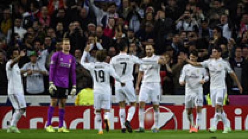 El Real Madrid ha cerrado su pase a los octavos de final de la Champions League con su cómoda victoria en casa ante un Liverpool plagado de suplentes (1-0). Los blancos han jugado mejor en la primera parte, cuando Benzema ha logrado el único tanto del choque, luego se han acomodado ante un rival sin mordiente, que ha tardado casi una hora en hacer su primer chut a la meta de Casillas.