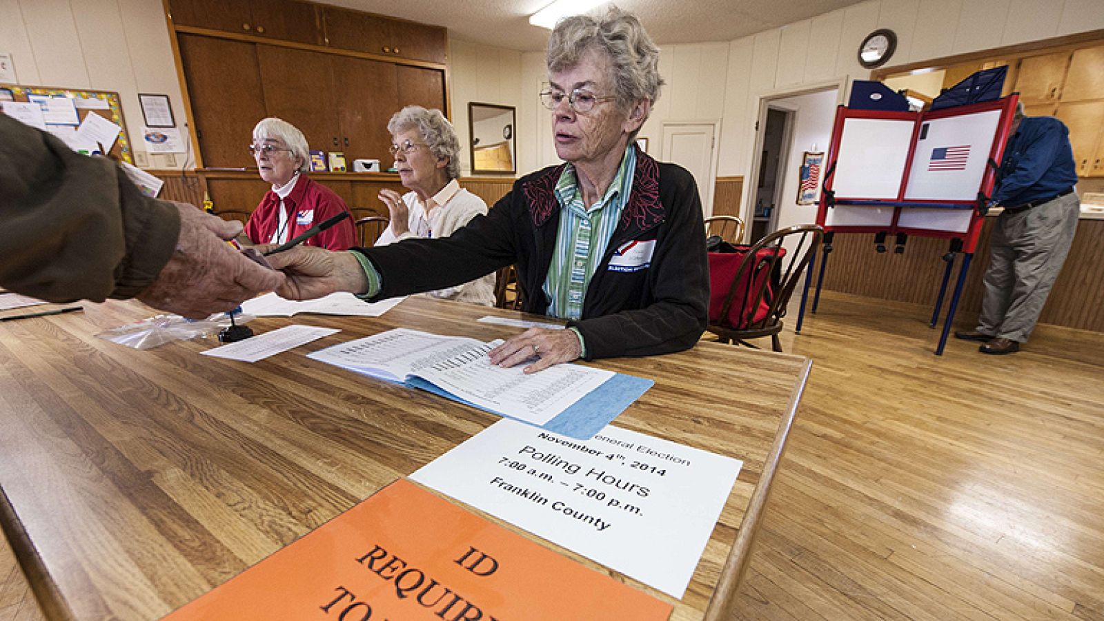 Telediario matinal en 4 - 05/11/14