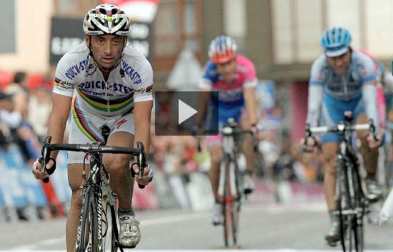 El corredor italiano del Quick Step, Paolo Bettini, se ha impuesto en la duodécima etapa de la Vuelta, consiguiendo su segunda victoria en la ronda española.