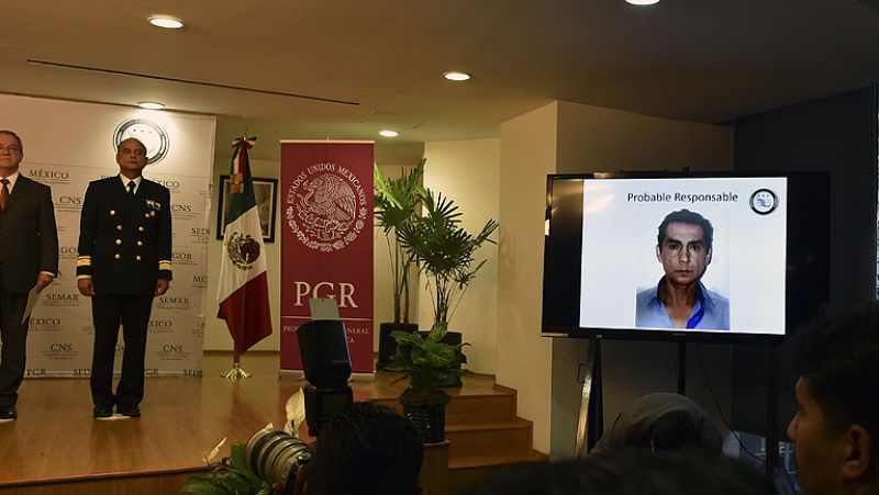 Las autoridades mexicanas distribuyen las imágenes de la detención del ex-alcalde de Iguala y su mujer 