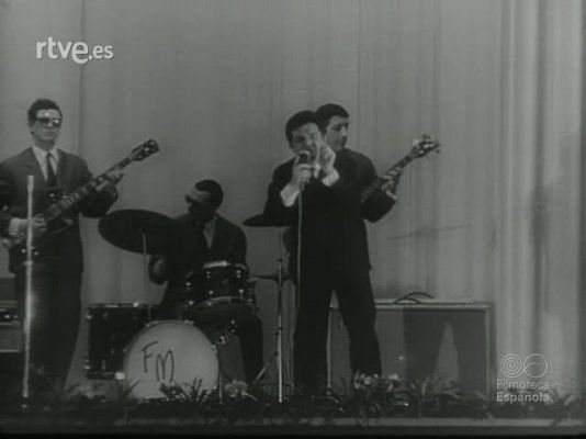 Revista Imágenes - VEINTICINCO AÑOS DE PAZ EN LA CULTURA ESPAÑOLA