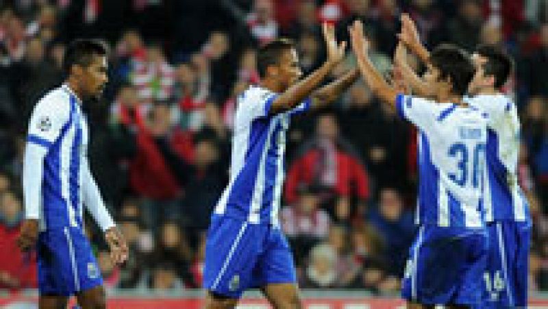 El delantero colombiano del Oporto Jackson Martínez ha marcado el 0-1 ante el Athletic de Bilbao en el minuto 56 de juego, tras aprovechar un pase de Brahimi al primer palo, que estuvo precedido de una jugada magistral del argelino. 