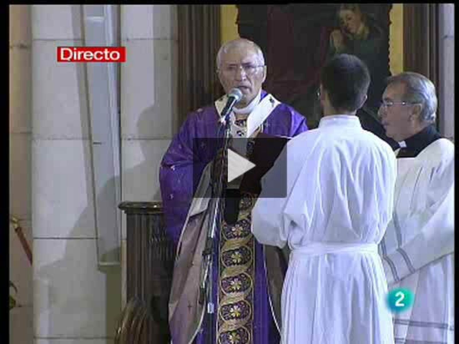 El cardenal Rouco Varela infunde ánimos a los familiares