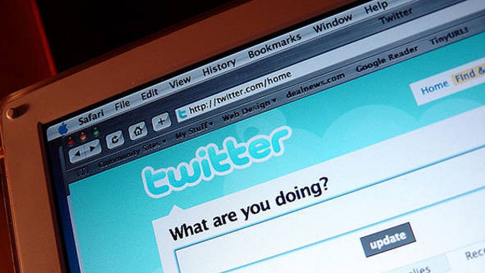 Informativo 24h: La Guardia Civil detiene a diez personas por apología del terrorismo en las redes sociales | RTVE Play