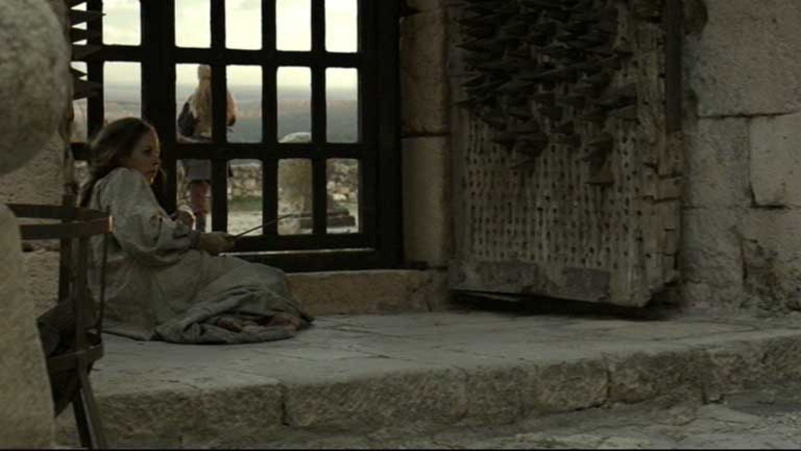 Isabel - Encierran a Juana en el Castillo de La Mota | Ver