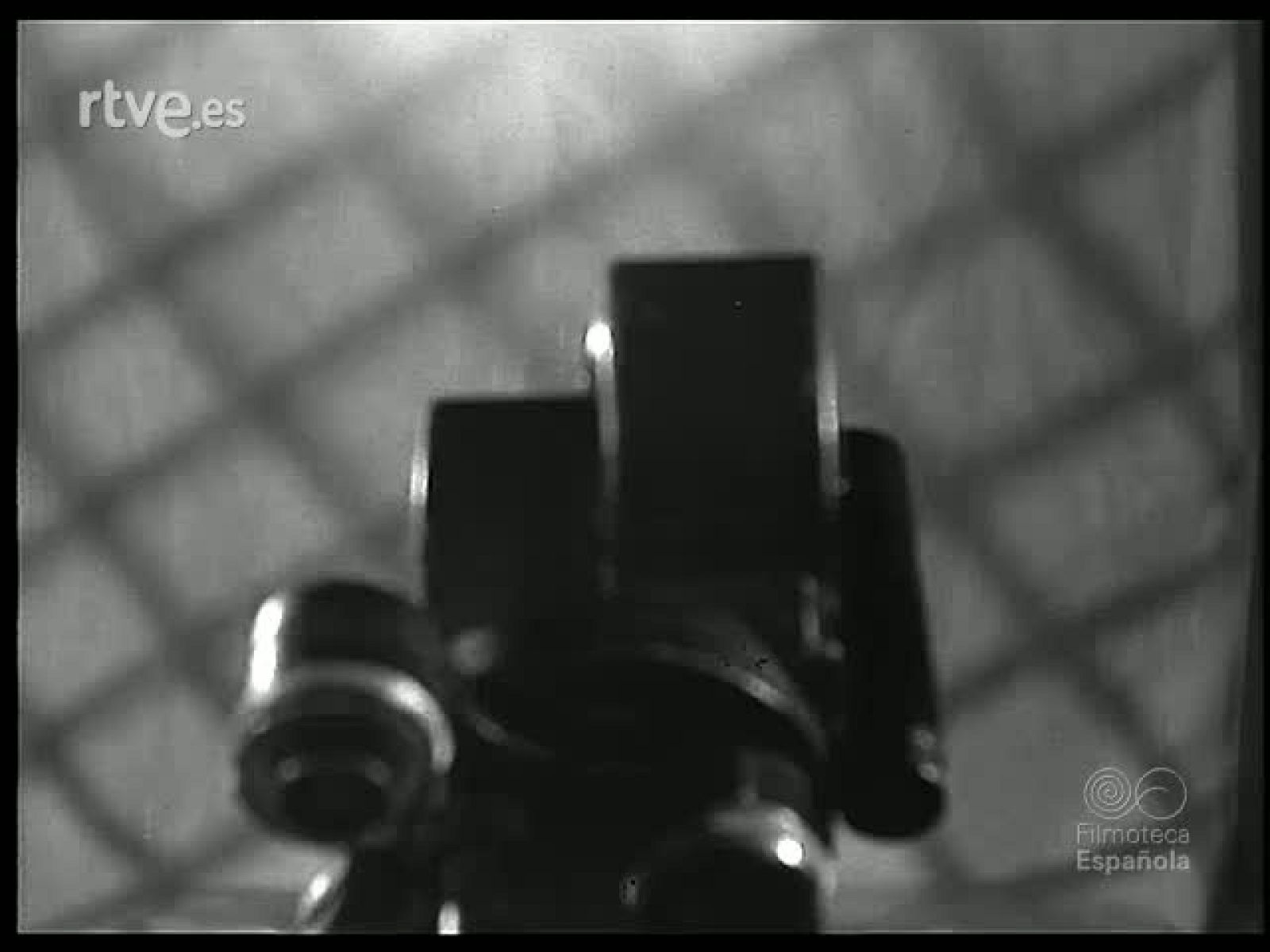 SAHARA. AVENTURAS DE UNA CAMARA CINEMATOGRAFICA - Revista Imágenes | Ver