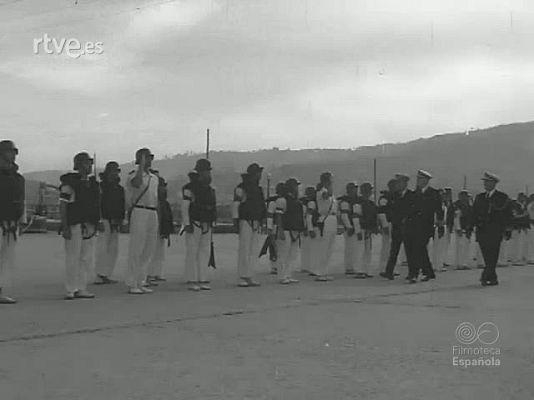 Revista Imágenes - MARINA Y DEPORTE. CAMPEONATOS DE LA ESCUELA NAVAL DE MARIN