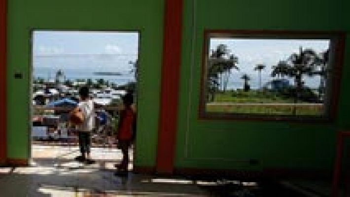 Telediario 1 - Los supervivientes del tifón Haiyan intentan rehacer sus casas y sus vidas un año después