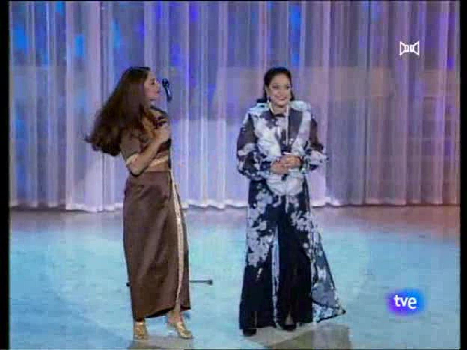 Homenaje A La Familia Flores - Otros programas | Ver