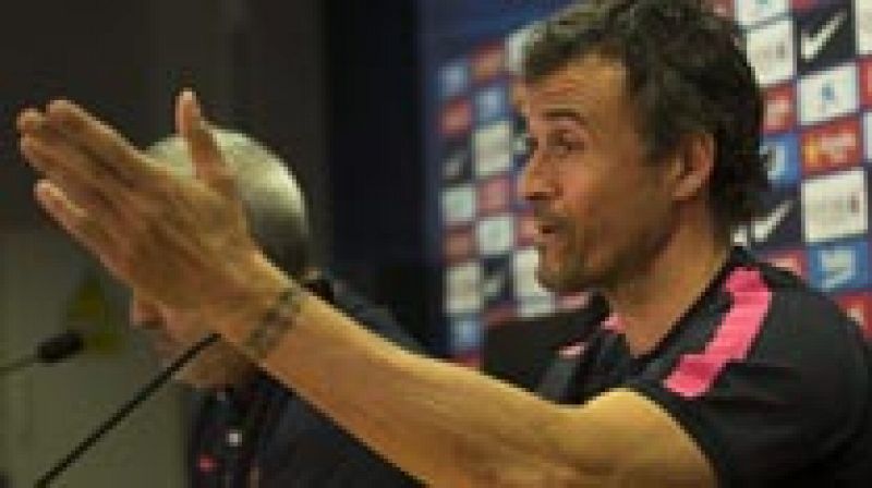 Luis Enrique cree que Piqué hace "todo lo que puede" para ser titular