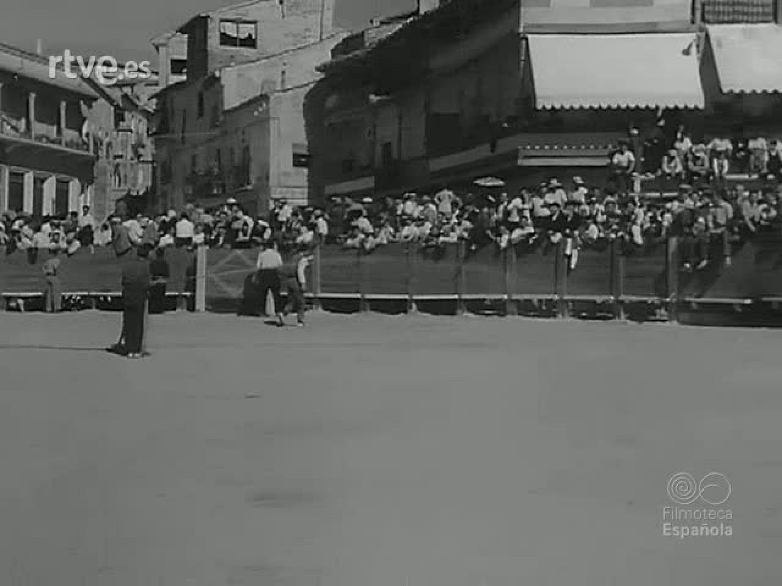 DENTRO Y FUERA DE LOS COSOS - Revista Imágenes | Ver