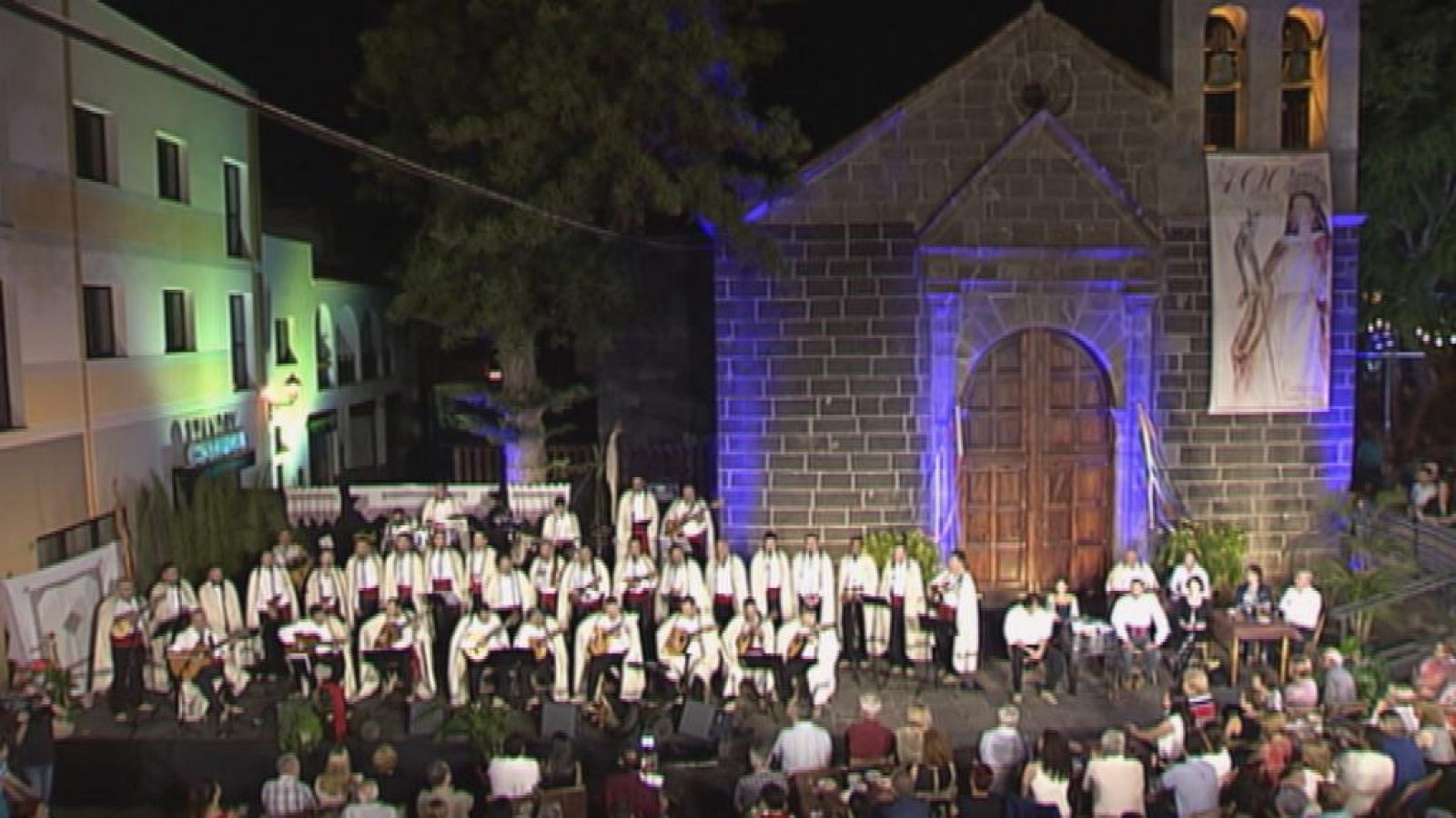 Tenderete - 09/11/14 con Achamán "A.C. Jóvenes Sabandeños" y solistas. - Tenderete | Ver