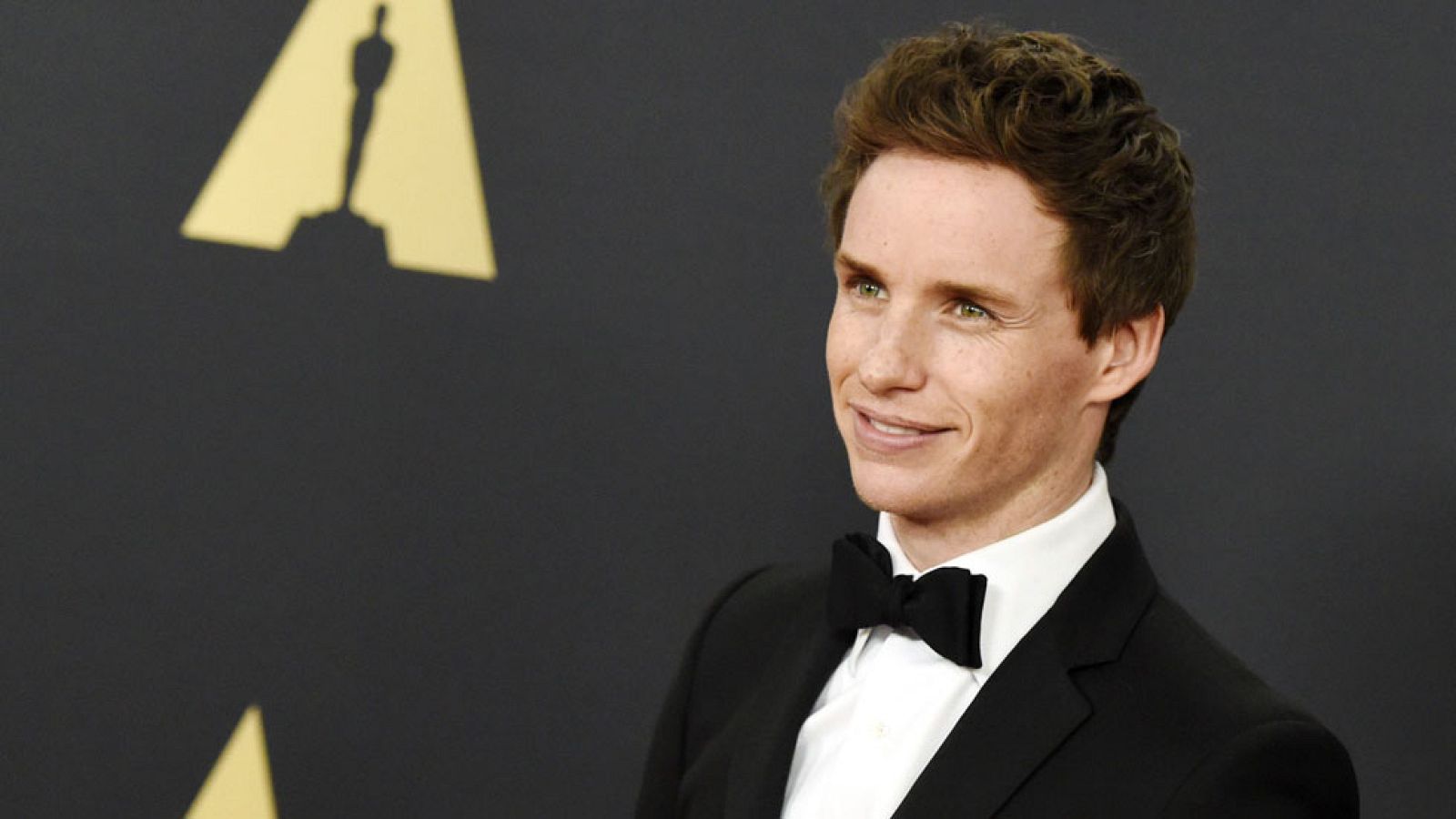 El actor Eddie Redmayne se postula para el Oscar por su interpretación del científico Stephen Hawking