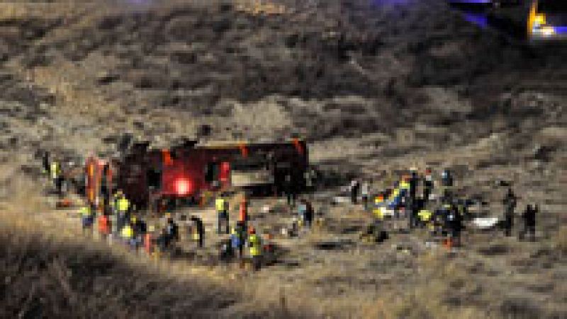 Un equipo especial de la Guardia Civil trabaja sobre el terreno para averiguar qué pudo pasar en el accidente de Cieza