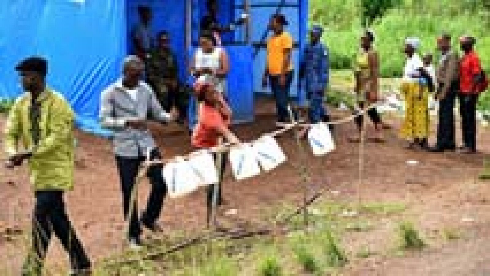 Telediario 1: Las ONG siguen pidiendo medios contra el ébola en África | RTVE Play