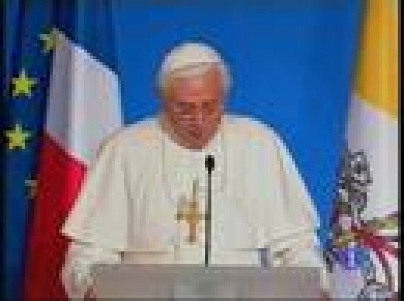 El Papa visita Francia con un mensaje de fomento de la fe