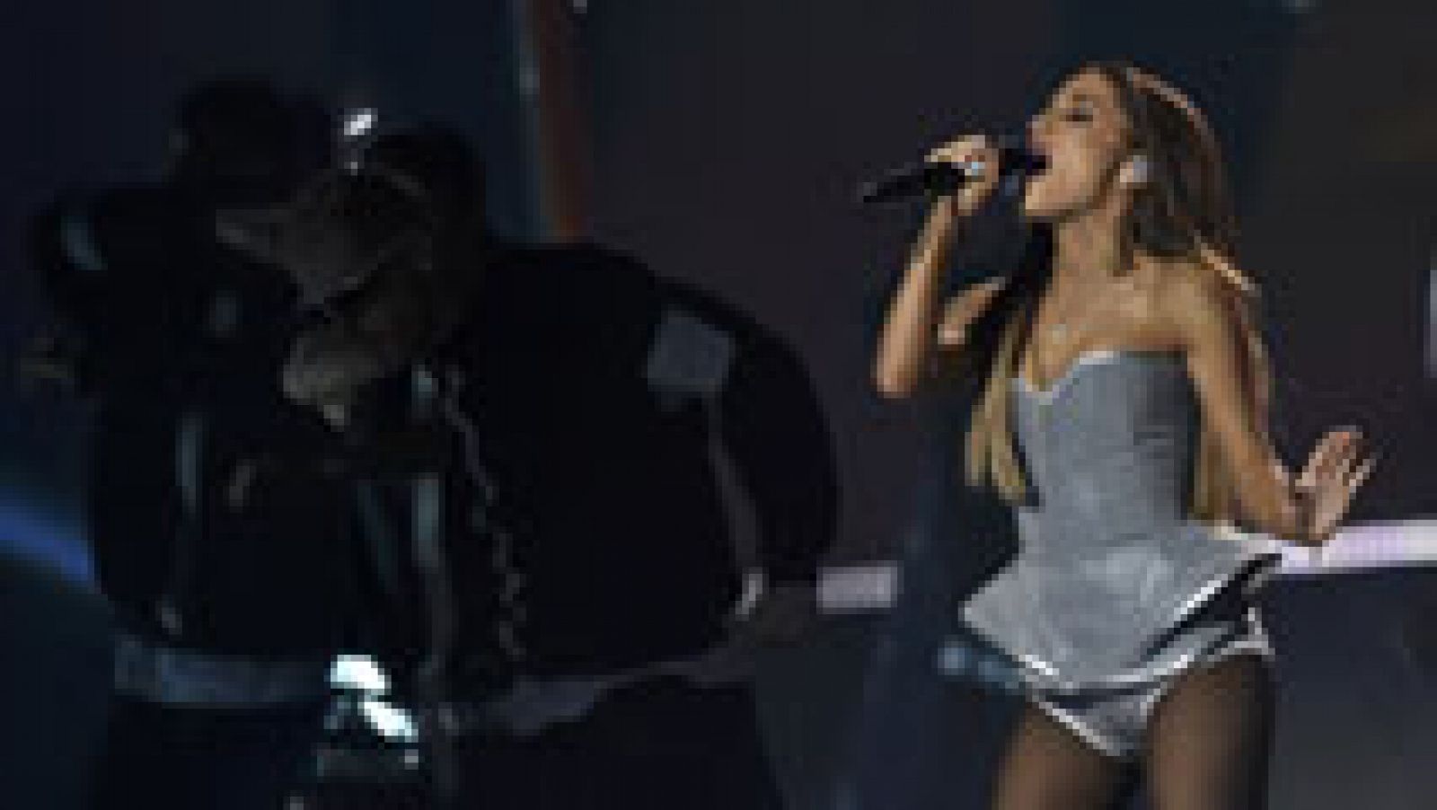 Telediario 1: Ariana Grande presenta su último trabajo | RTVE Play