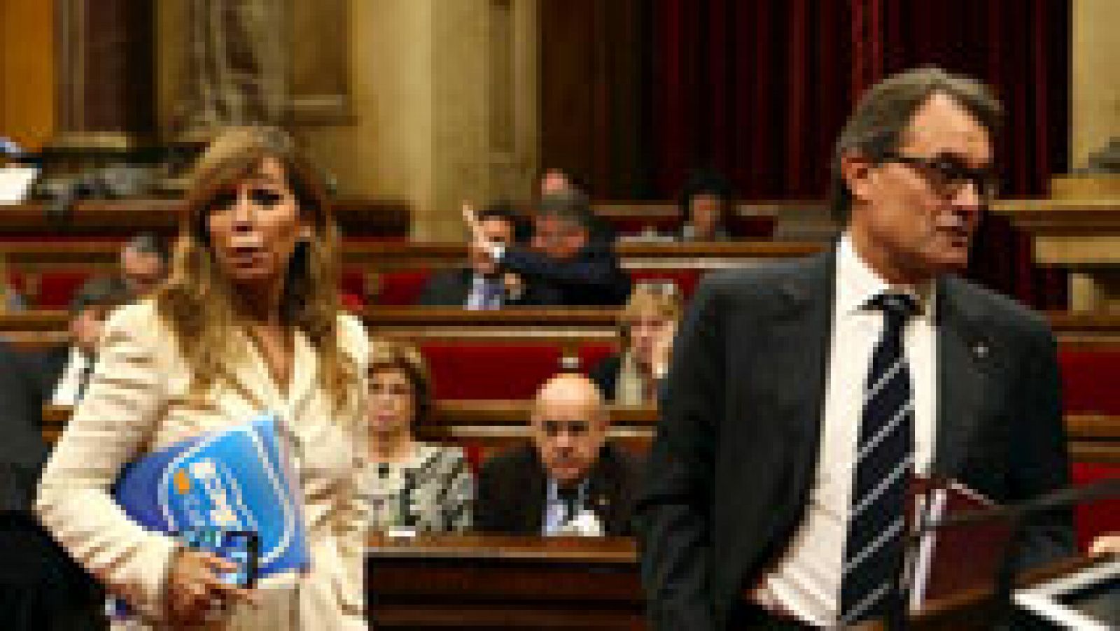 Los partidos proconsulta piden a Mas que siga, PP y Ciutadans que convoque elecciones