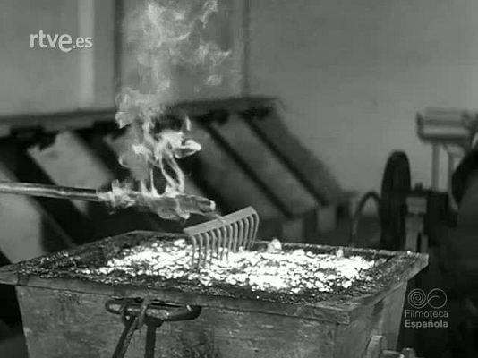 Revista Imágenes - HIERRO Y ACERO. LABOR DEL PATRONATO JUAN DE LA CIERVA