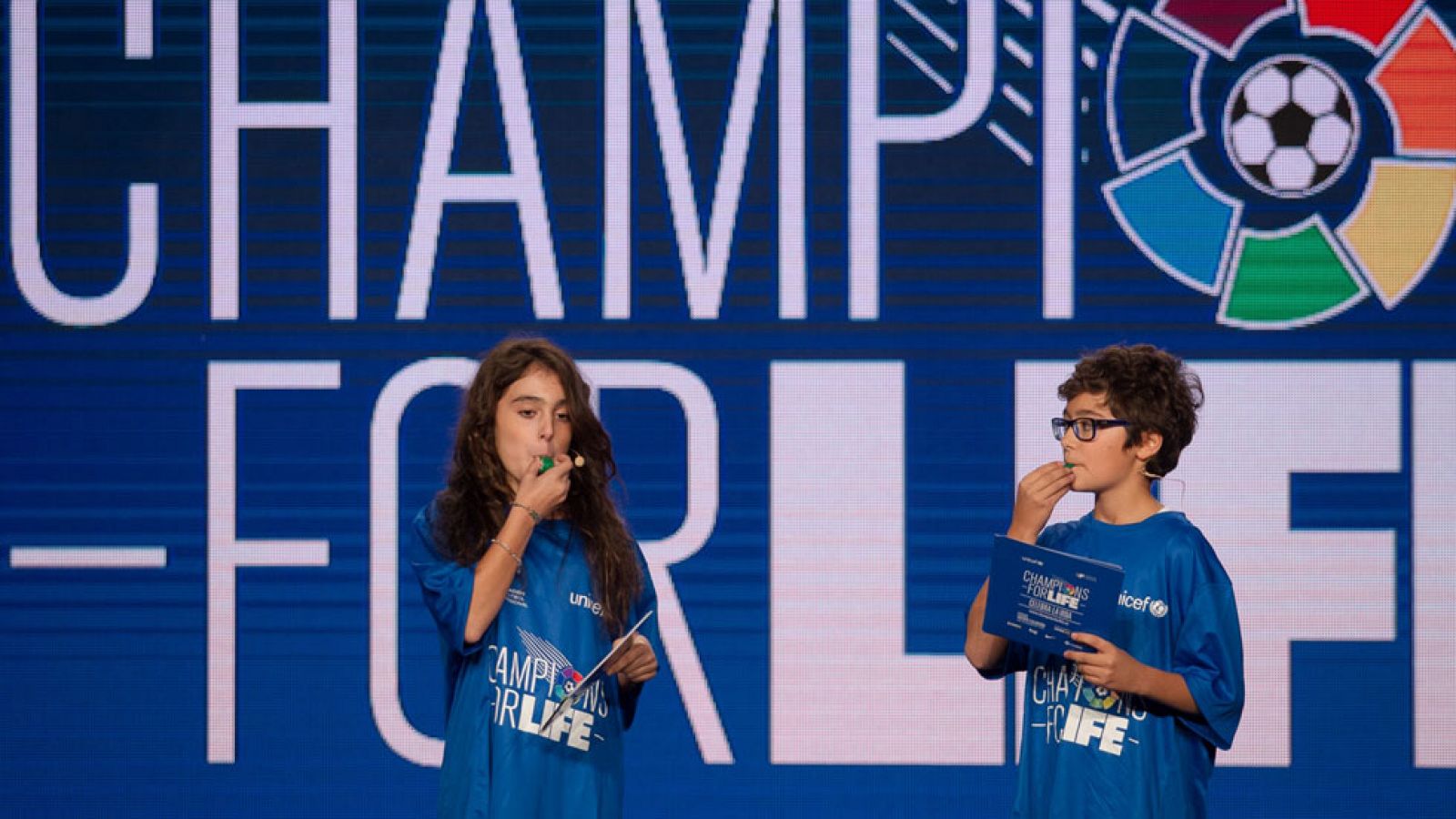 Mario y Ana Luna, MasterChef Junior, presentan el partido solidario 'Champions for life'