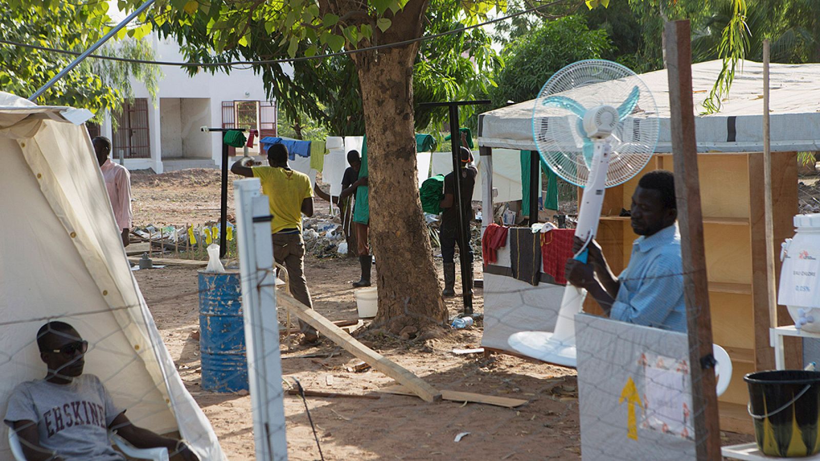 Tres centros de MSF albergarán pruebas de tratamientos experimentales contra el ébola | Ver