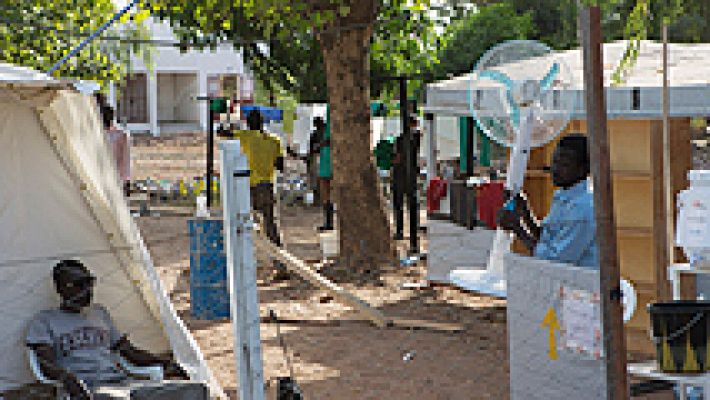 Tres centros de MSF albergarán pruebas de tratamientos experimentales contra el ébola 