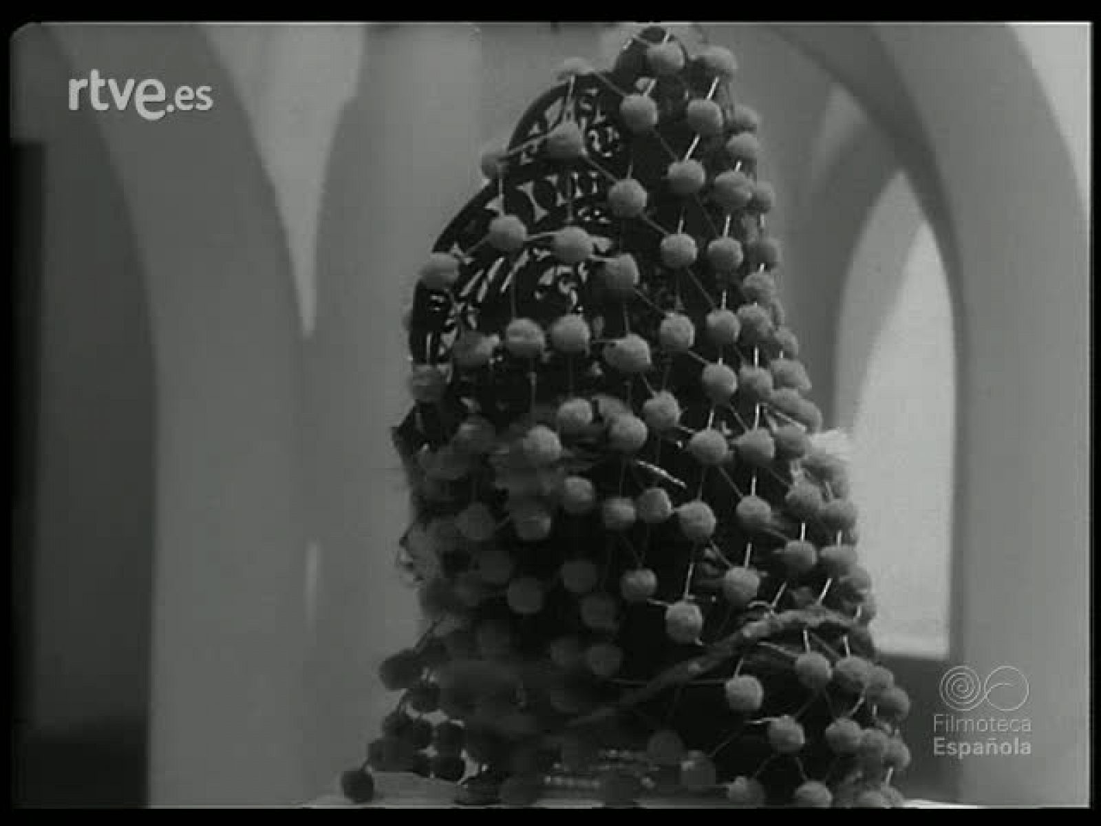 AL DICTADO DE LA MODA - Revista Imágenes | Ver