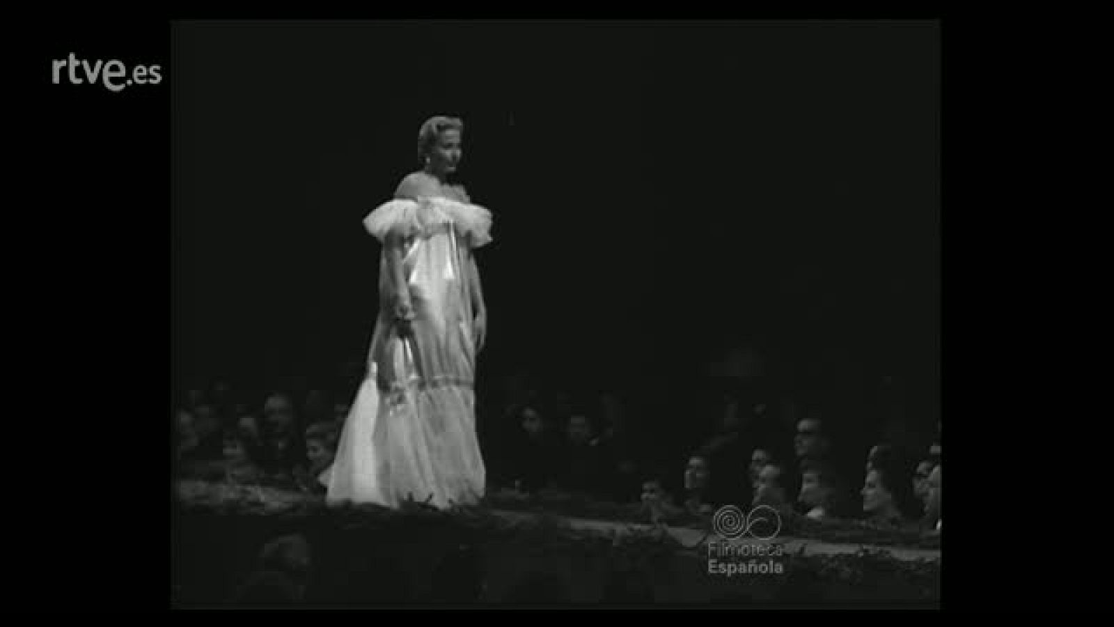 VESTIDOS Y COCHES - Revista Imágenes | Ver