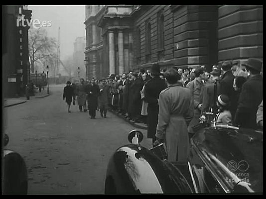 Revista Imágenes - AYER EL REY Y HOY LA REINA