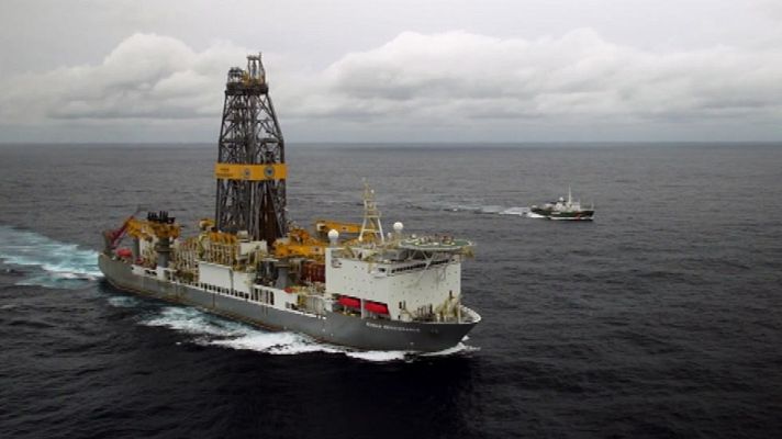 Telediario 1 - Herida una activista contra las prospecciones en Canarias