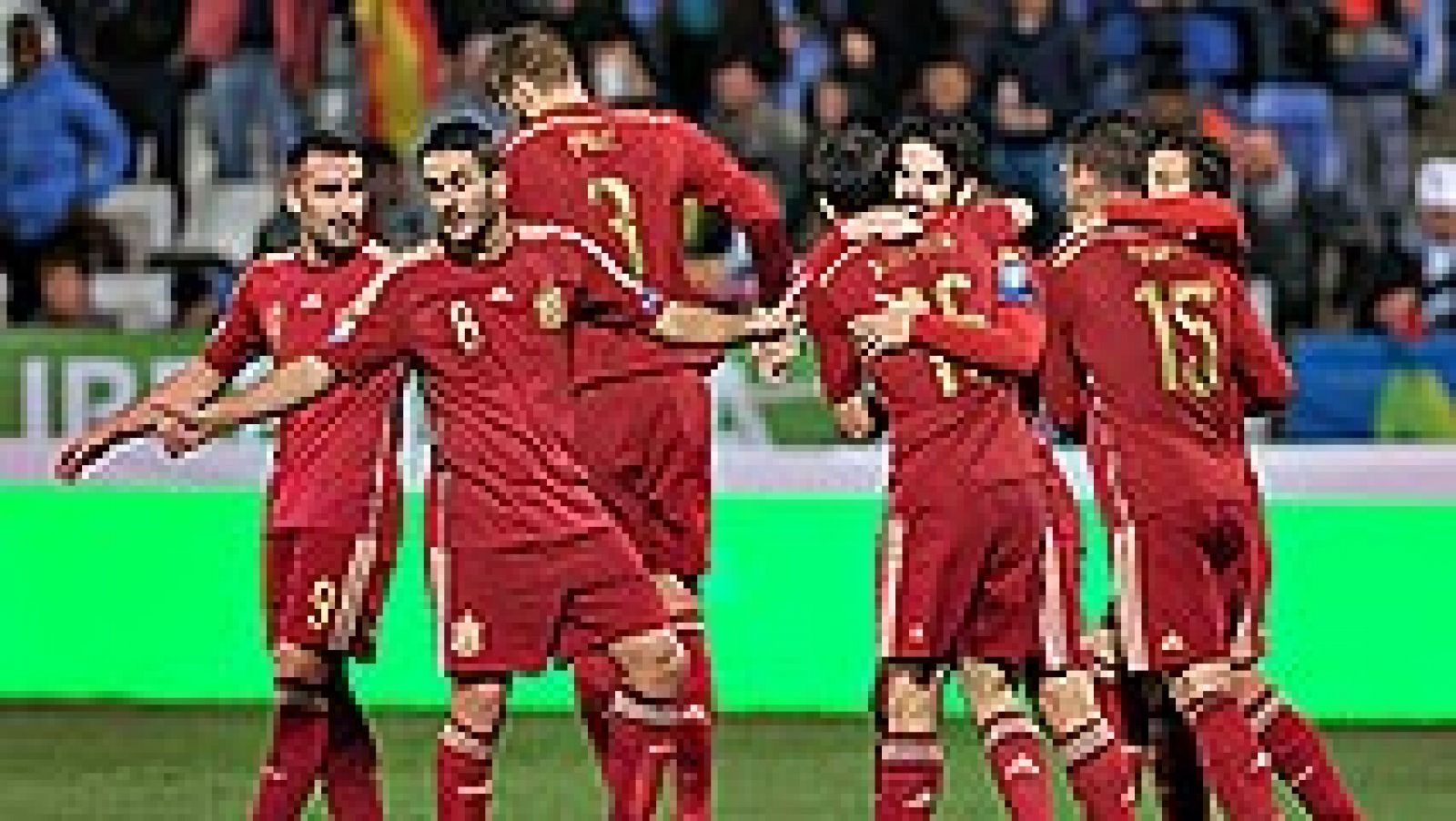 La selección española se impuso (3-0) este sábado a Bielorrusia,  en la cuarta jornada del Grupo C de la fase de clasificación para la  Eurocopa 2016, gracias a la gran actuación de un Isco Alarcón que  lideró el juego ofensivo español y abrió el mar