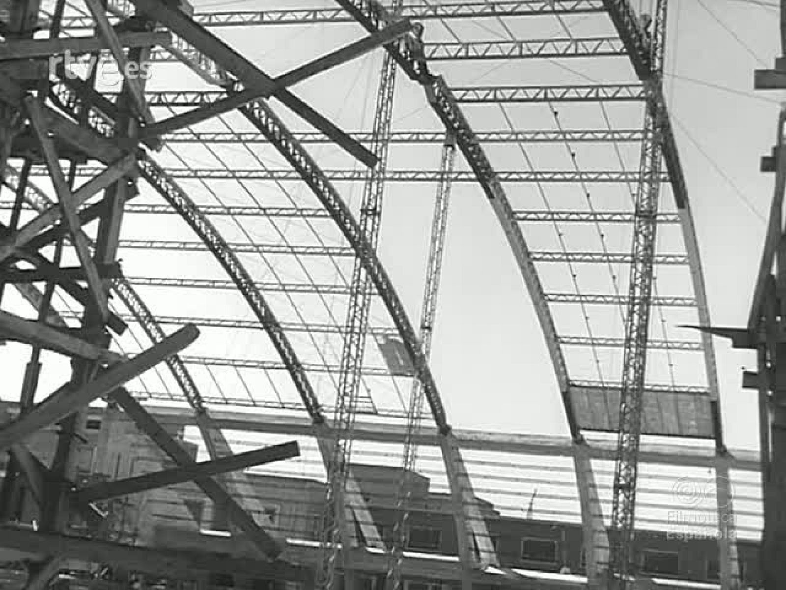 EL PALACIO DE LOS DEPORTES - Revista Imágenes | Ver