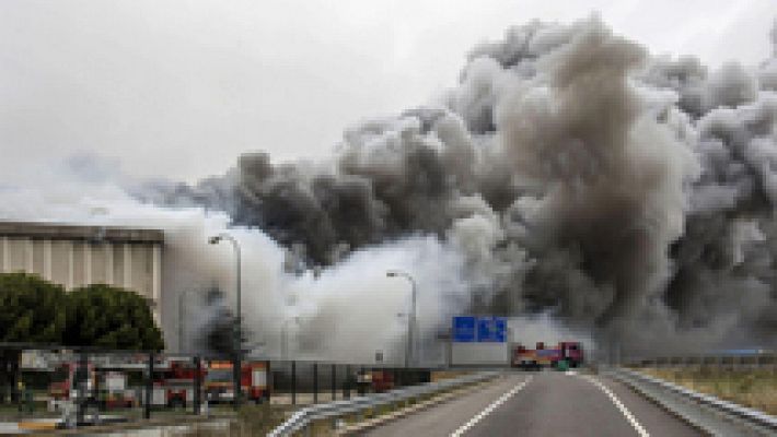 Un incendio destruye la fábrica de Campofrío en Burgos