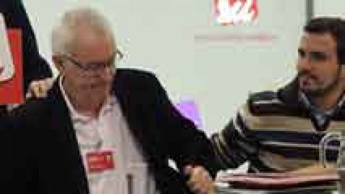 Telediario 1 - Cayo Lara no se presentará a las primarias de su partido