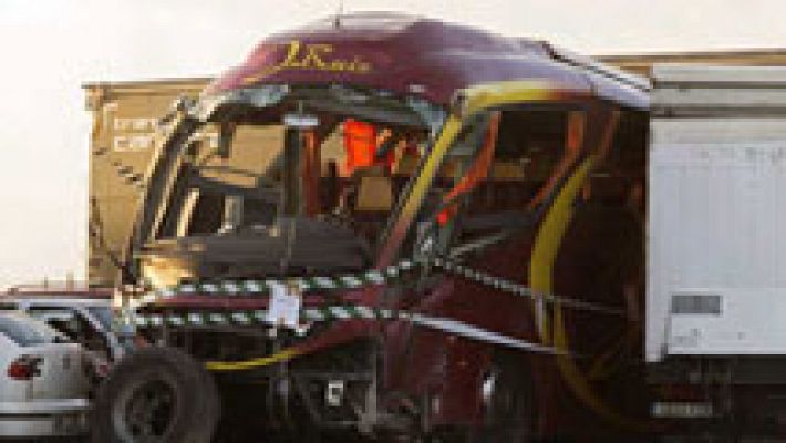 Siguen hospitalizados 21 pasajeros del autobús accidentado