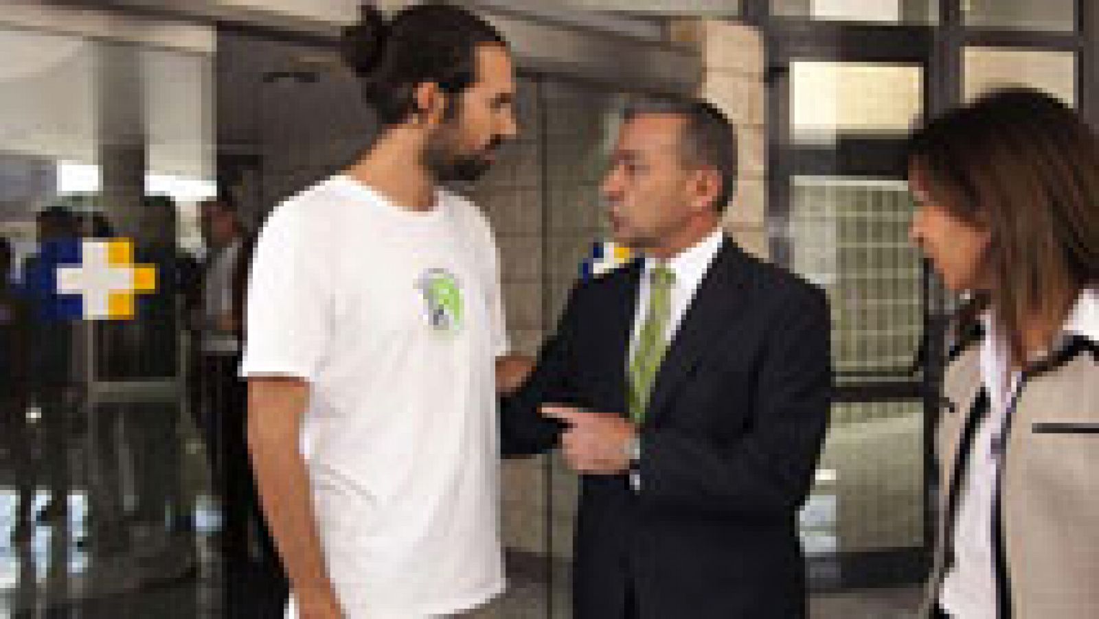 Evoluciona bien la activista de Greenpeace herida ayer en una protesta en Gran Canaria