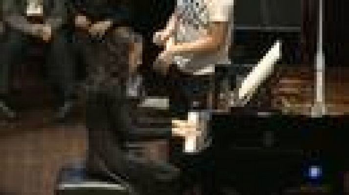L'Informatiu - La master-class del pianista xinès Lang Lang a 14 nens prodigi